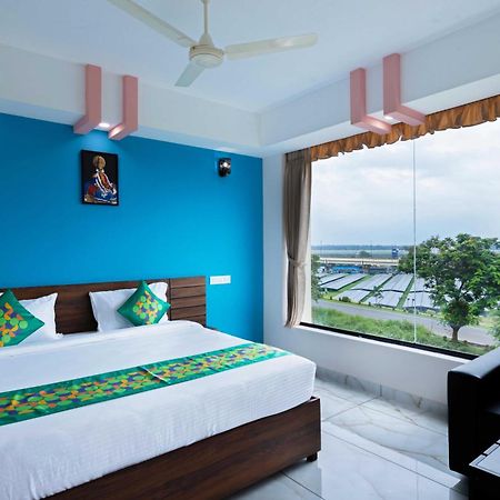 Treebo Airsuite Airport Hotel Kochi Exterior photo
