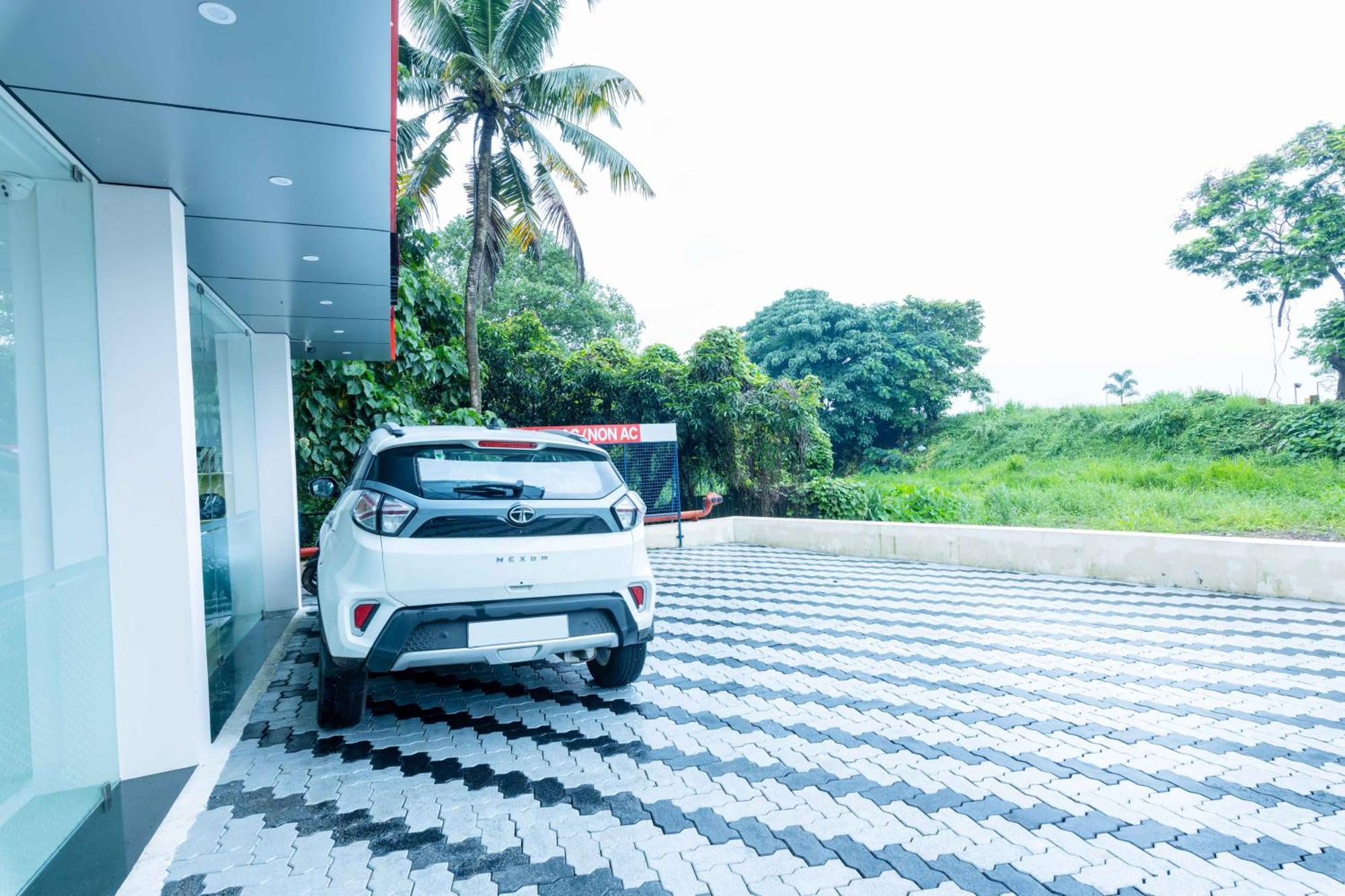 Treebo Airsuite Airport Hotel Kochi Exterior photo
