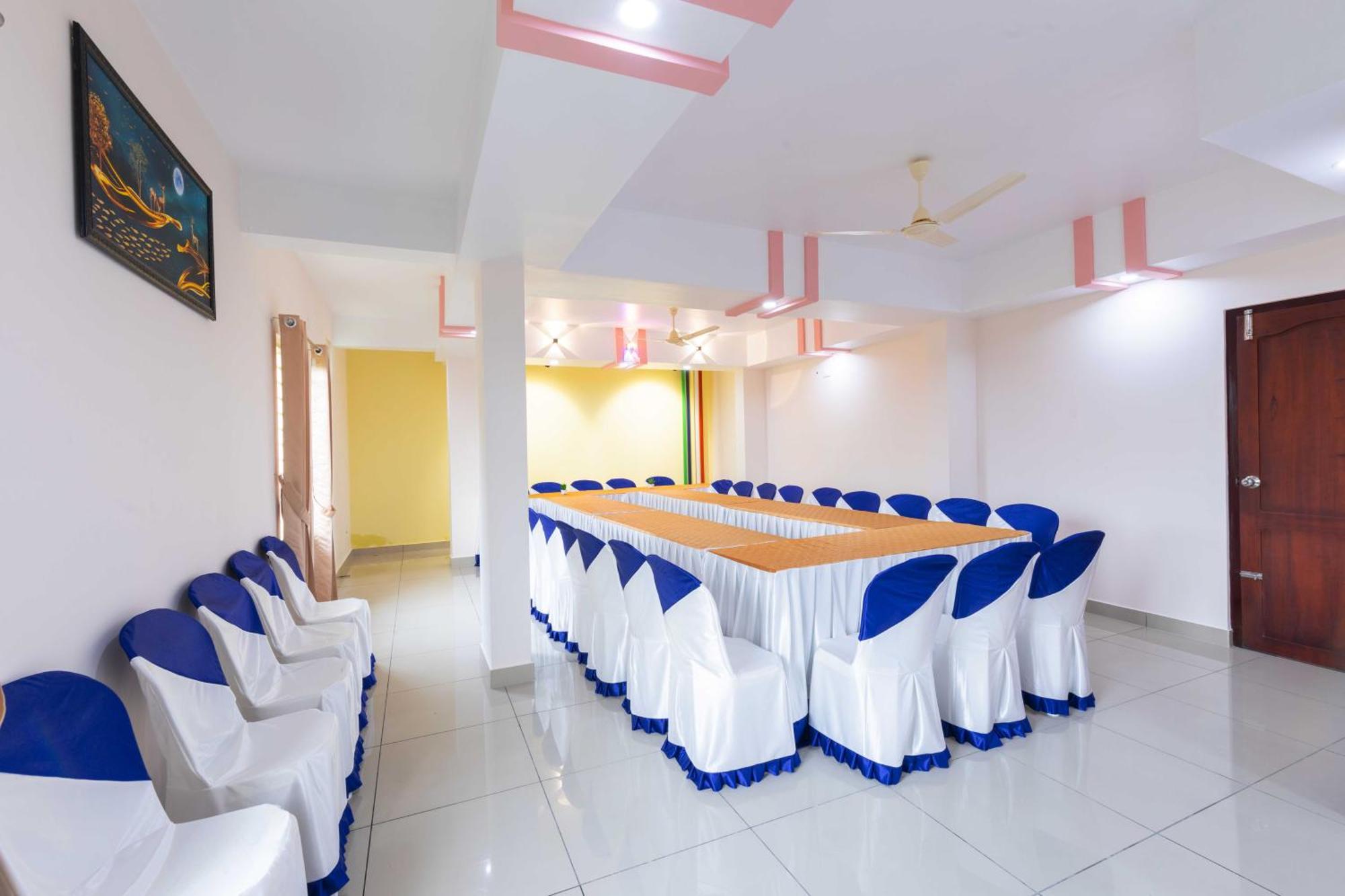 Treebo Airsuite Airport Hotel Kochi Exterior photo