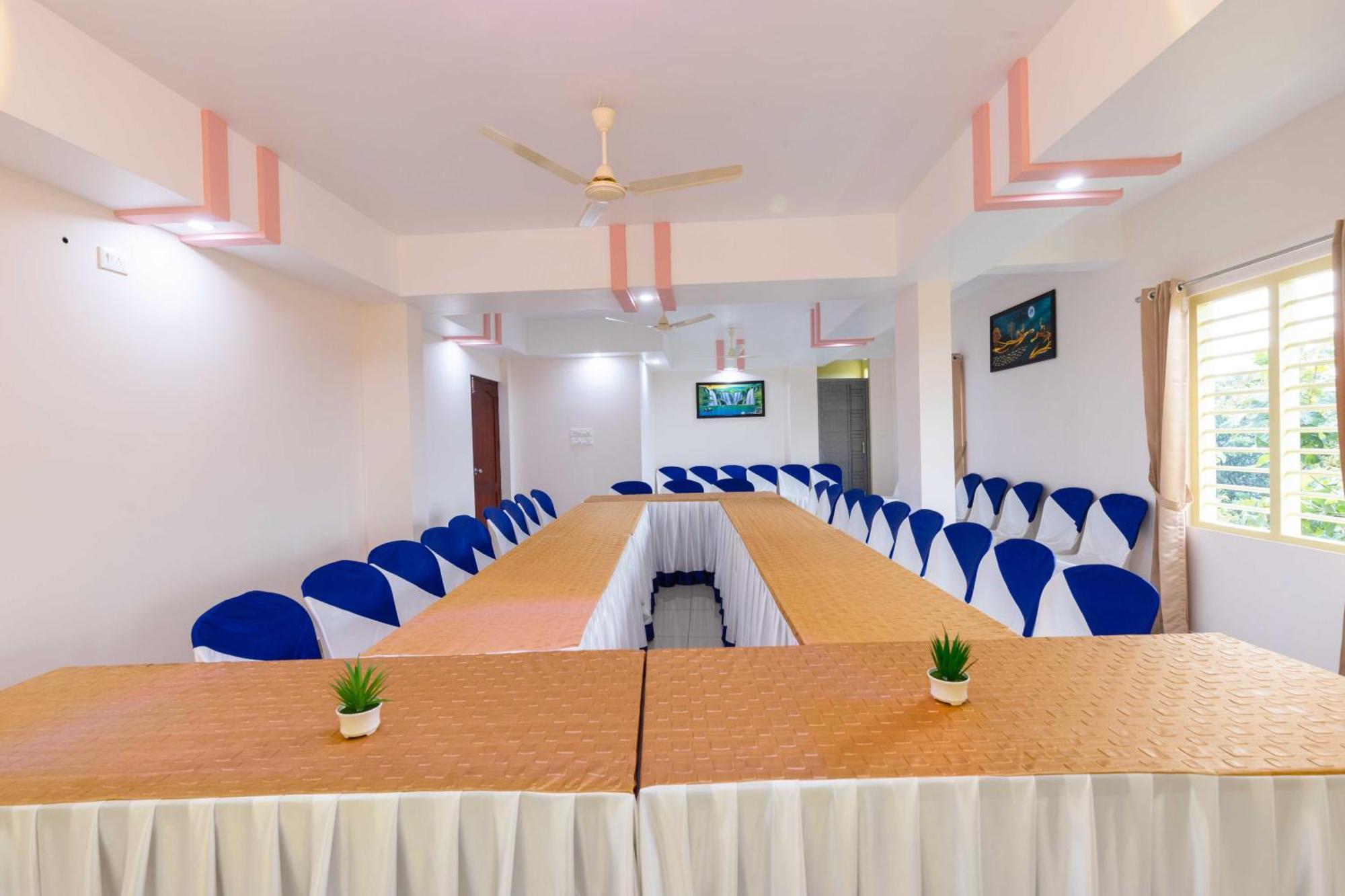 Treebo Airsuite Airport Hotel Kochi Exterior photo