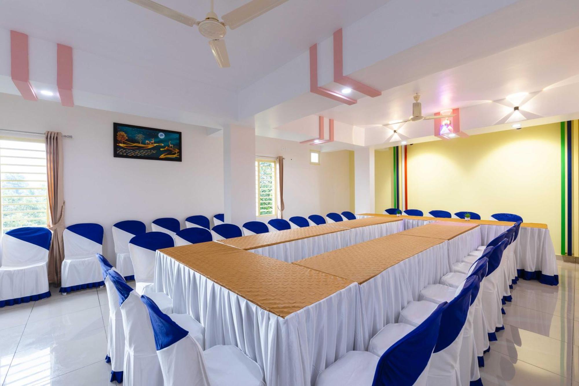 Treebo Airsuite Airport Hotel Kochi Exterior photo